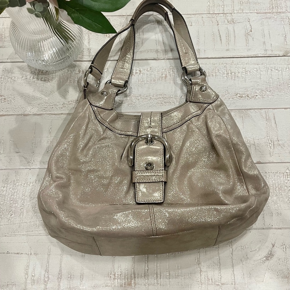 Coach soho leather purse in excellent condition!